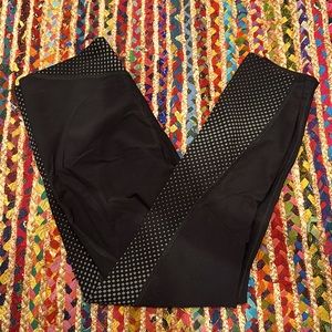 SPANX athletic leggings medium black with gray dots 3/4 length
